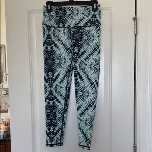 Victoria's Secret Sport Aqua and Black Geometric Leggings
